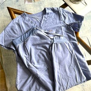 Figs scrubs Large Vapor Blue Space dye. Zamora jogger/ Catarina one pocket top